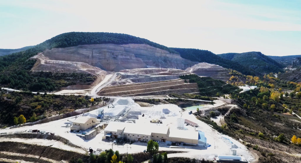 Video discover Caobar's kaolin mines and treatment plants